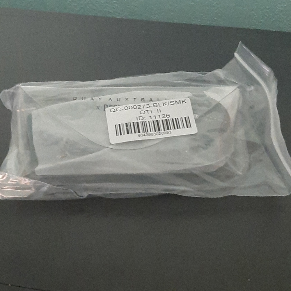 New Quay Australia X Desi Perkins OTL II Black/smo - Picture 4 of 4